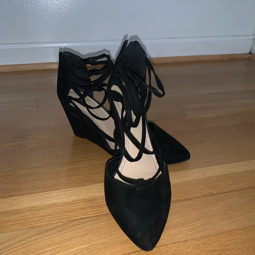 Bcbg black pointed heels